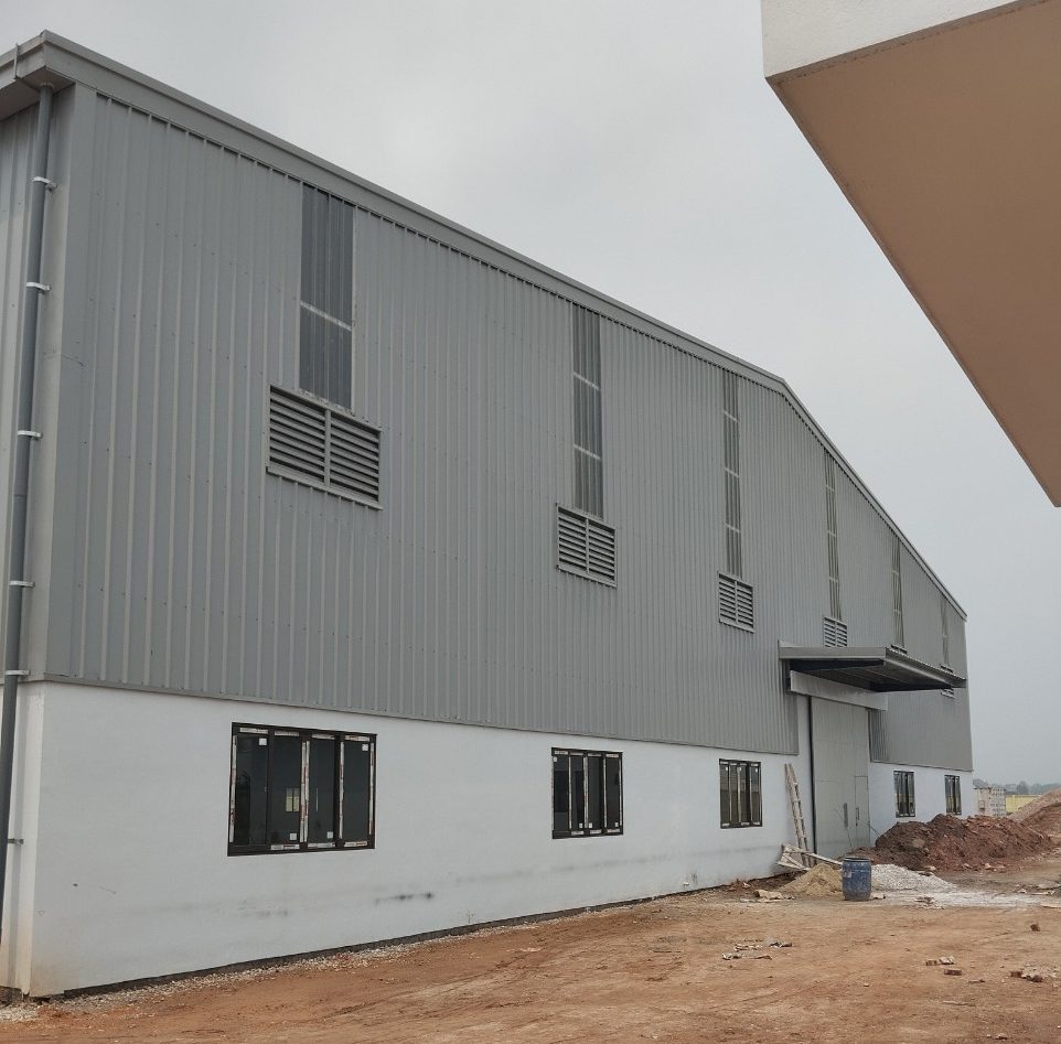 Ứng Dụng Của Cửa Chớp Tôn Cho Nhà Xưởng