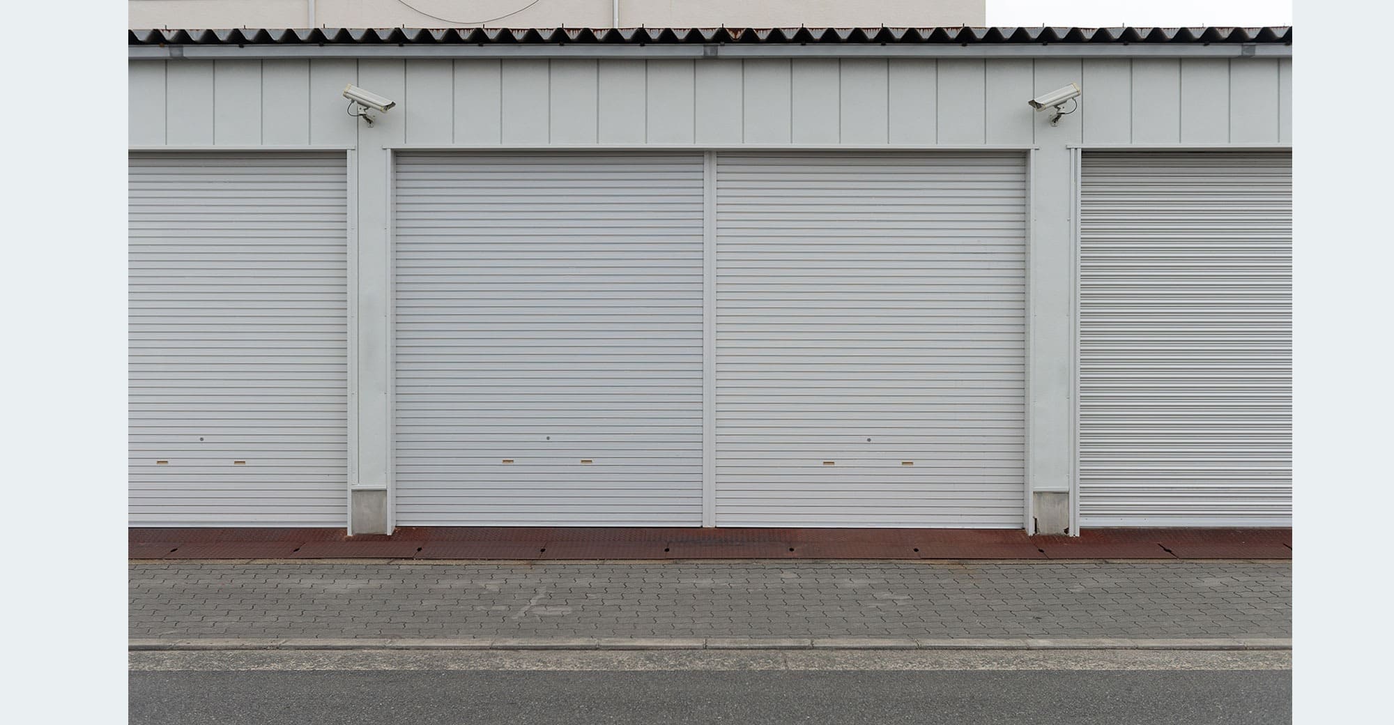 Cửa sập chống cháy NTP làm từ vật liệu chống cháy tốt