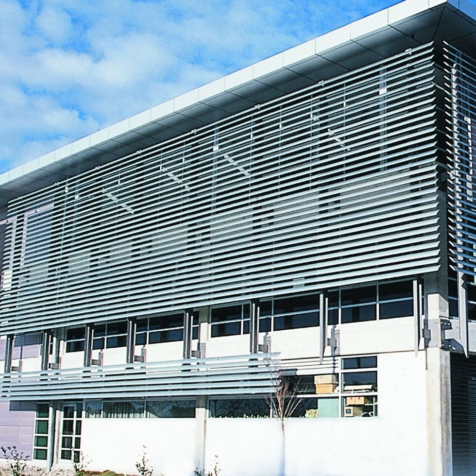 Lam nhôm chắn nắng 85C