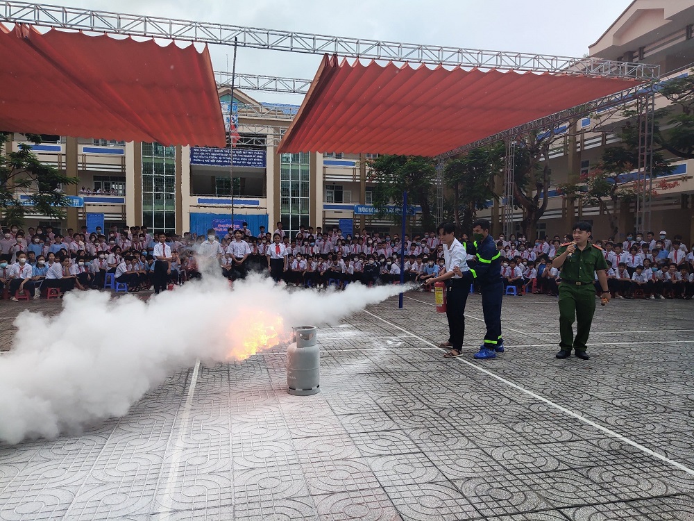 Tuyên truyền phòng cháy cho các học sinh tại trường THCS _ THPT