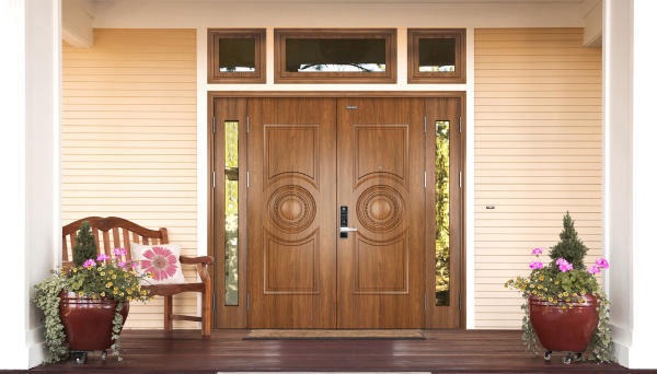 Cửa thép vân gỗ sau khi được lắp đặt hoàn chỉnh