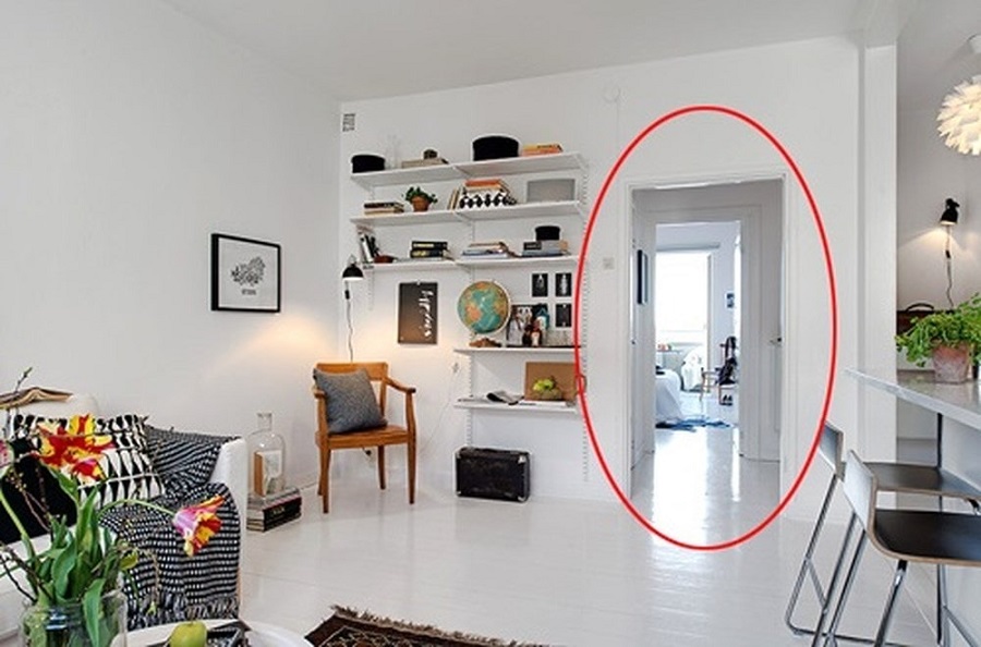 Không nên đặt gương đối diện cửa phòng ngủ 