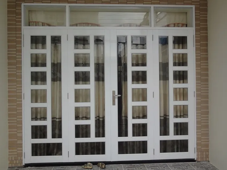 Mẫu cửa sắt 4 cánh cho phòng khách hiện đại