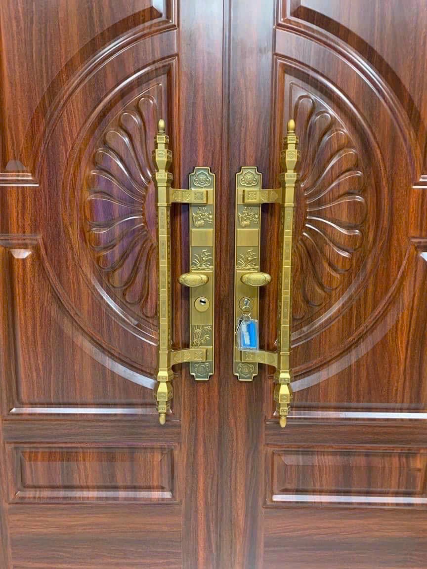 Cửa thép vân gỗ 4 cánh huỳnh hoa cúc