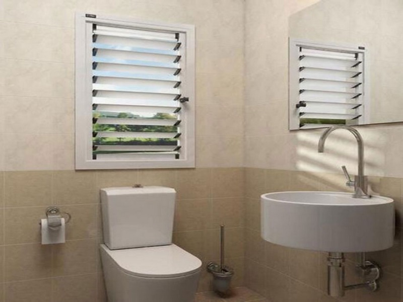 Mẫu cửa chớp kính nhà vệ sinh