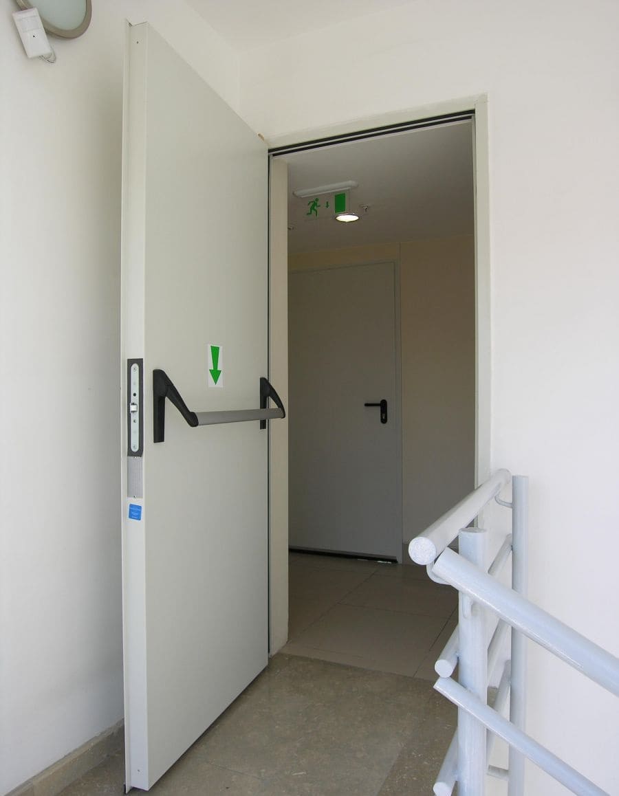 Cửa thoát hiểm chống cháy tại chung cư