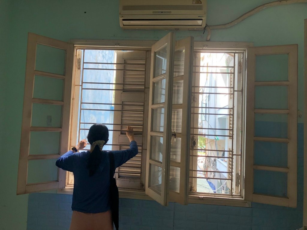 Hỉnh ảnh sau khi thi công cửa chớp gỗ nhà chị Hằng