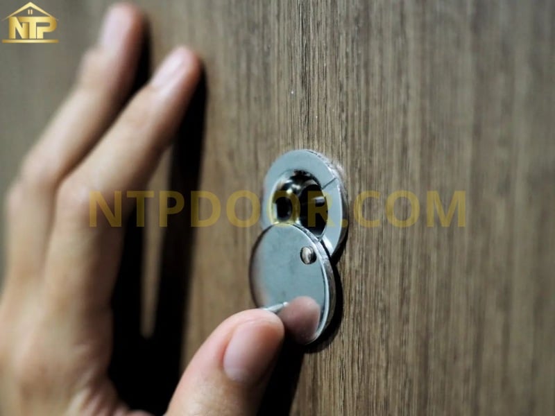 Mắt thần cửa được ứng dụng rộng rãi ở nhà chung cư, nhà ở, cơ quan..