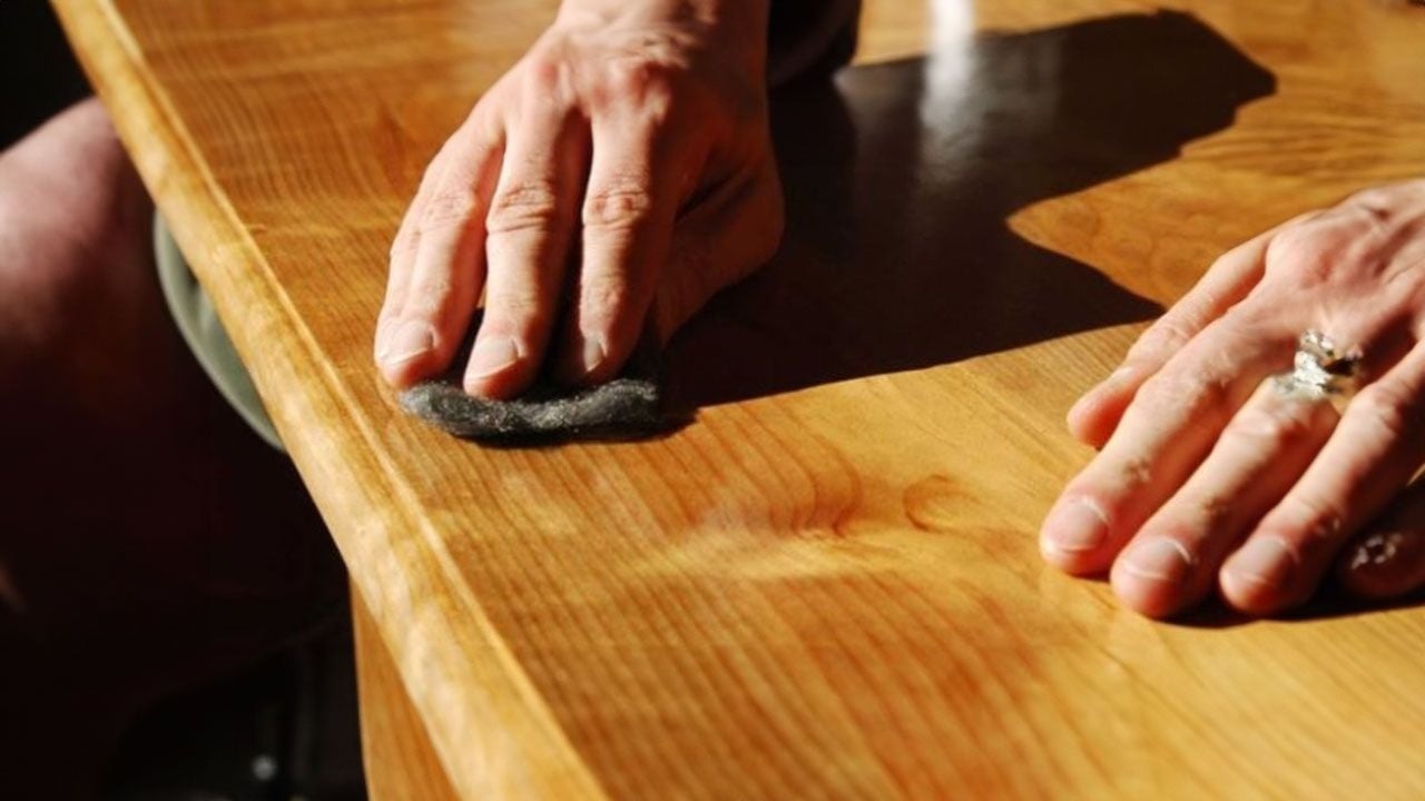 Vệ sinh cửa chớp gỗ - Cửa NTP